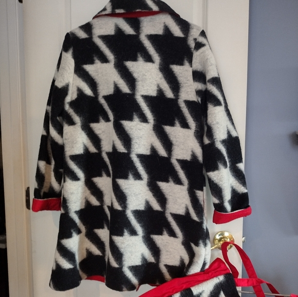 Coat Red/black/ white / Reversible. Lightweight. Matching satchel. 2 Pc. - Picture 4 of 8